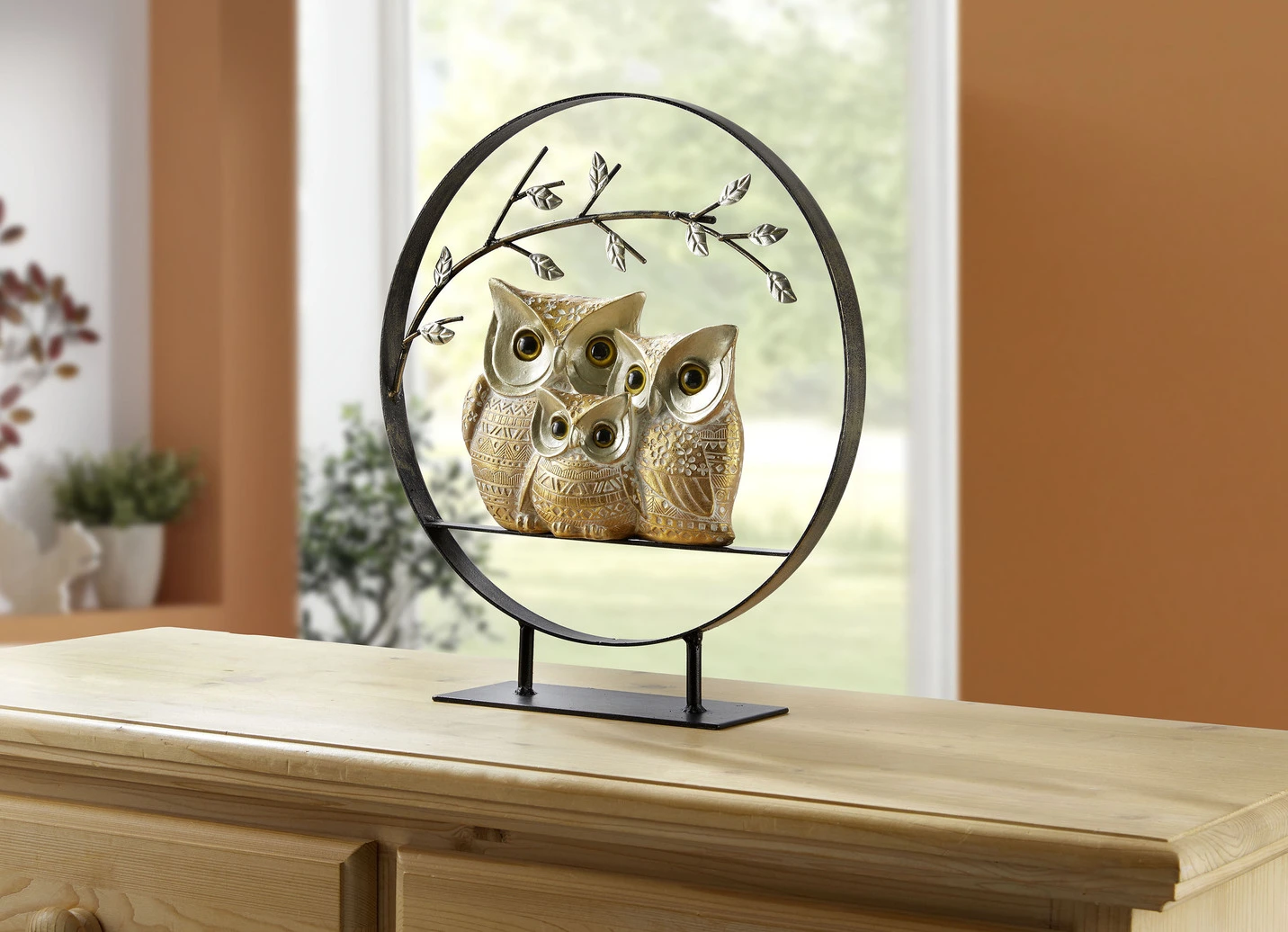 Dekorative Eulenfamilie Unter Zweig 3 Dekorative Eulenfamilie Unter Zweig