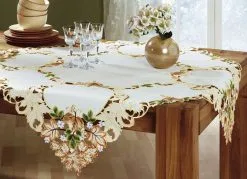 Edle Tisch- Und Raumdekoration In Zarten Farben