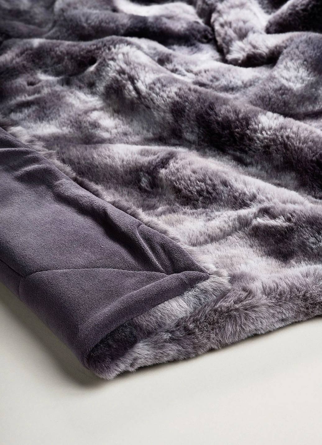 Felldecke Aus Naturgetreuem Webpelz 5 Felldecke Aus Naturgetreuem Webpelz – Bild 3