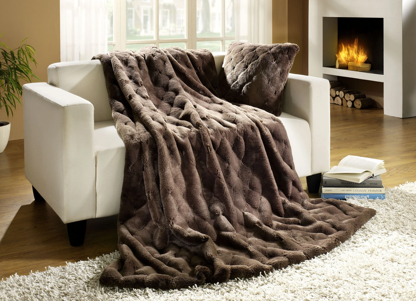 Felldecken Und Kissen Aus Natürlich Wirkendem Webpelz-Fellimitat 4 Felldecken Und Kissen Aus Natürlich Wirkendem Webpelz-Fellimitat – Bild 2