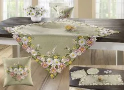 Frühlingshafte Tisch- Und Raumdekoration