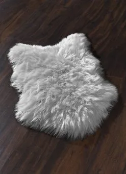 Kuschelige Brücken, Teppiche Und Dekokissen Im Naturgetreuen Kunstfell -Kunst Textilpflanzen Verkäufe kuschelige bruecken teppiche und dekokissen im naturgetreuen kunstfell farbe silber groesse 110