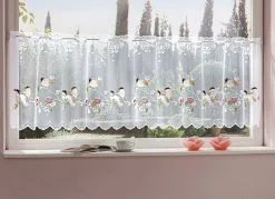 Romantische Fenster- Und Türdekoration Mit Stangendurchzug