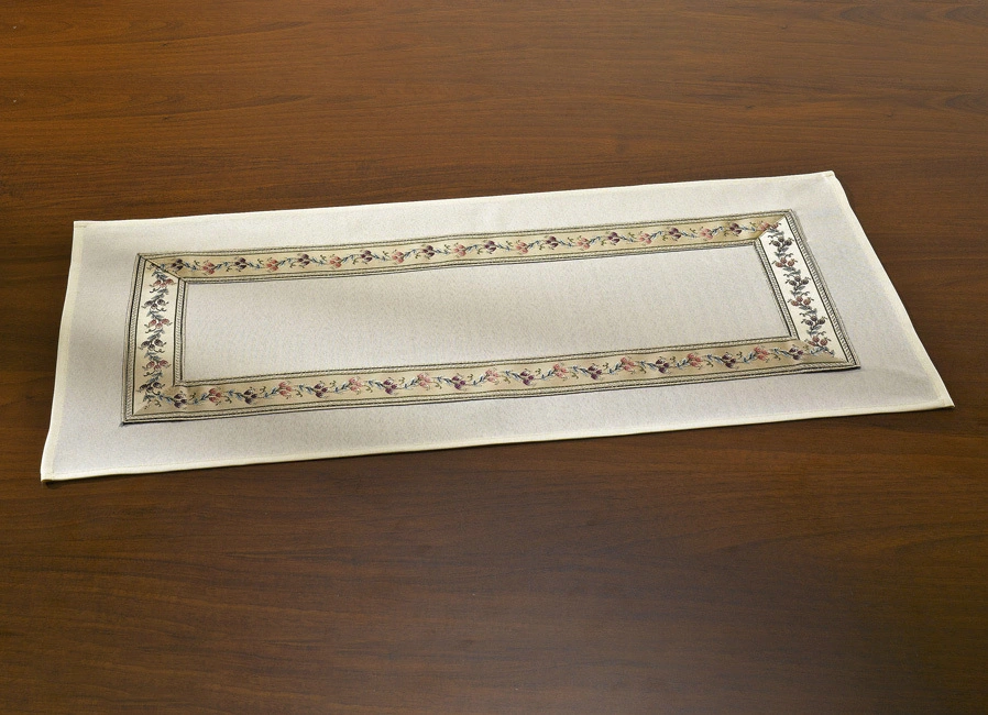 Stilvolle Tisch- Und Raumdekoration Mit Umlaufender Bordüre 4 Stilvolle Tisch- Und Raumdekoration Mit Umlaufender Bordüre – Bild 2