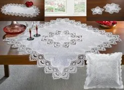 Tisch- Und Raumdekoration Mit Feiner Makramee-Spitze