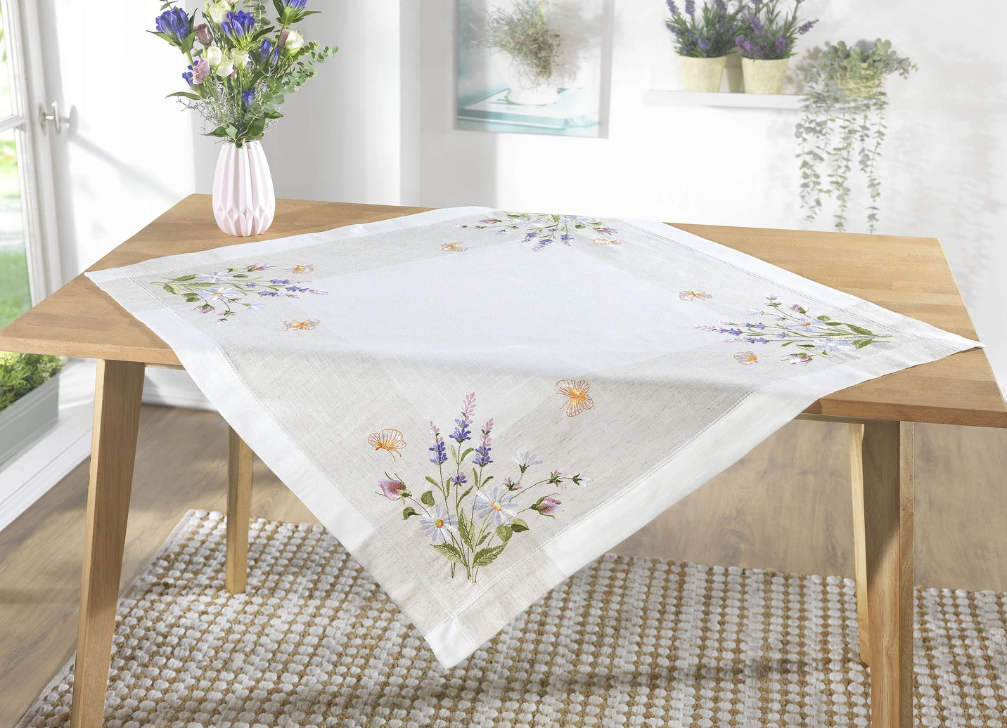 Tisch- Und Raumdekoration Mit Floralem Dessin 5 Tisch- Und Raumdekoration Mit Floralem Dessin – Bild 3