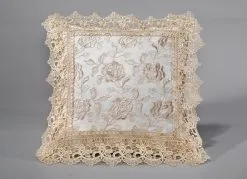 Tisch- Und Raumdekoration Mit Macramé-Spitzenbordüre -Kunst Textilpflanzen Verkäufe tisch und raumdekoration mit macrame spitzenborduere farbe weiss groesse 101 2