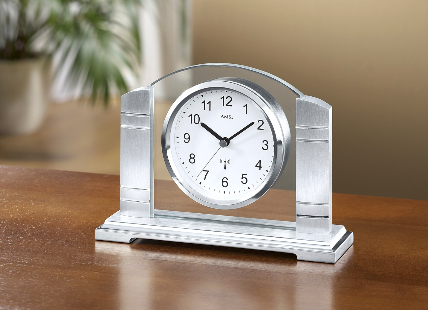 Tischuhr Mit Mineralglas-Rückwand 3 Tischuhr Mit Mineralglas-Rückwand