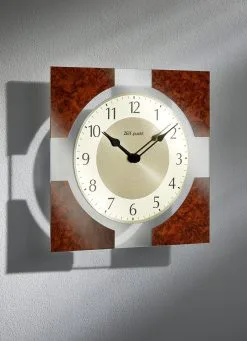 Wanduhr Aus Massivem Holz