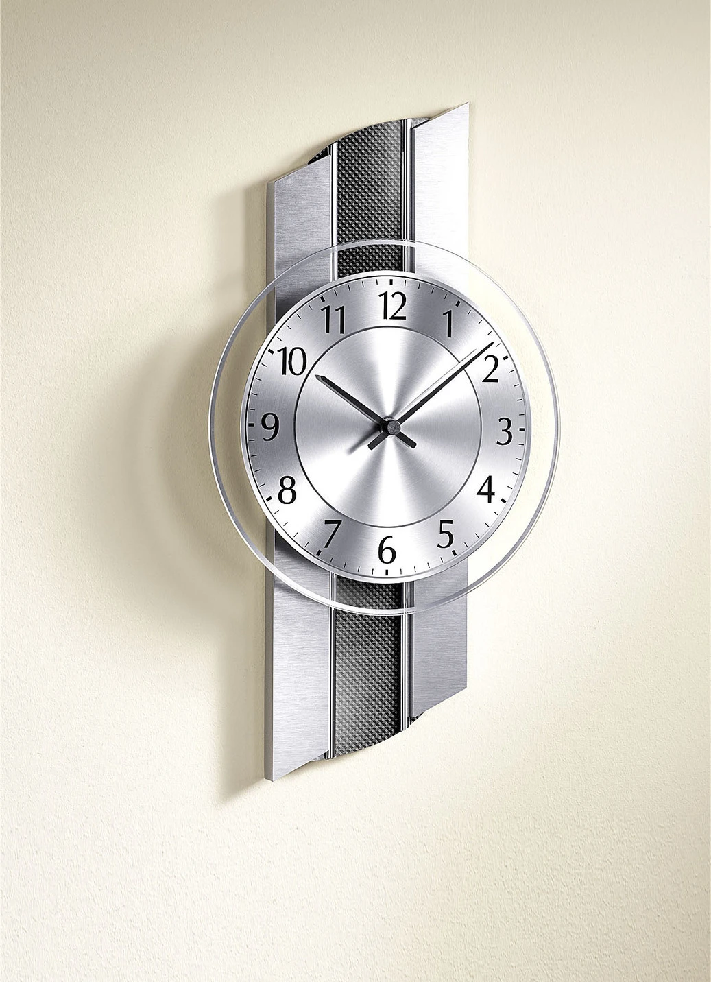 Wanduhr Mit Rückwand In Carbon-Optik 3 Wanduhr Mit Rückwand In Carbon-Optik