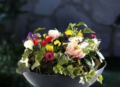 Weidenkranz Aus Kunst- Und Textilmaterial Gefertigt